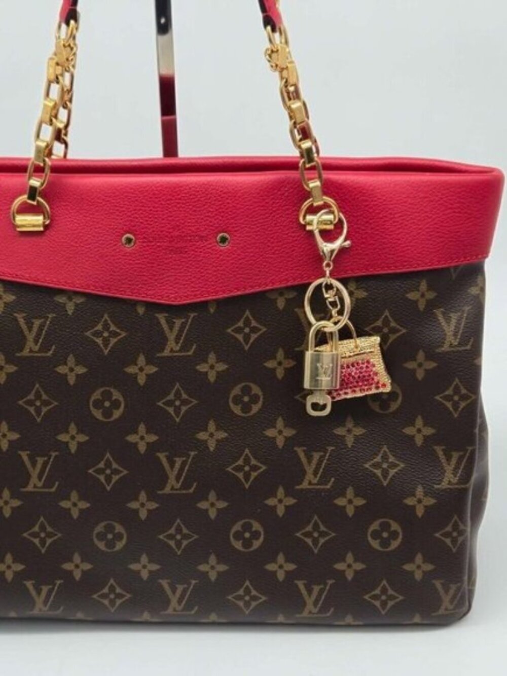 Authentic Louis Vuitton Gold Padlock & Key 🔒 LV Bag Charm Unbranded Keychain - Picture 4 of 10